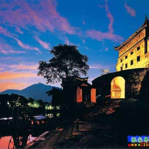 喜樂(lè)L線：天門山、張家界、袁家界、猛洞河、鳳凰古城超經(jīng)典五日游